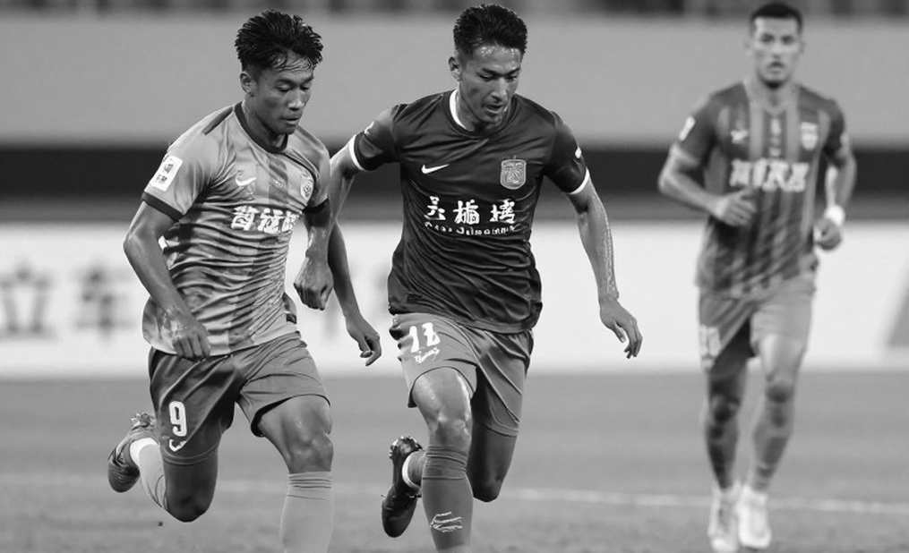 Cỏ ở Al Ain và tấm ảnh không ai muốn nhận: bên trong đêm Al Nassr thủng bốn bàn